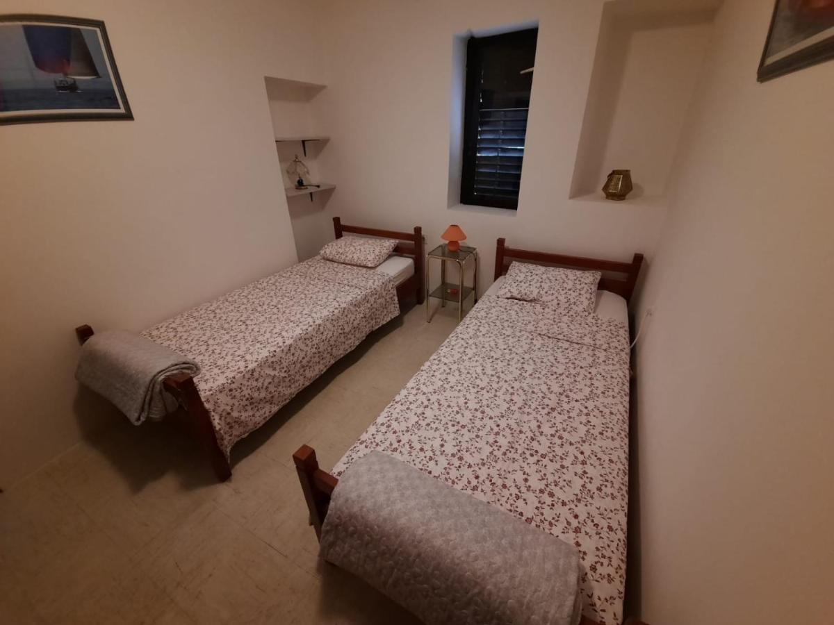 Apartment Baratula Murter Esterno foto