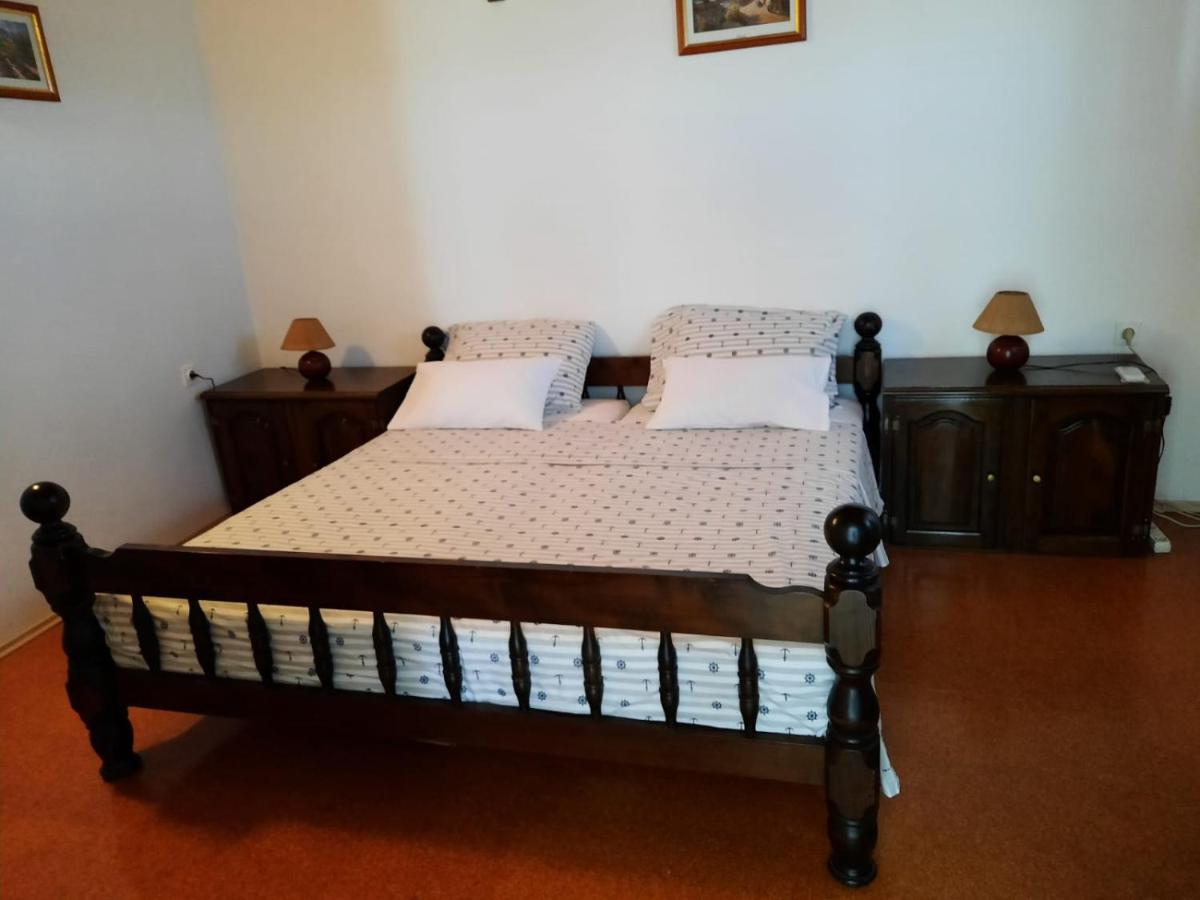 Apartment Baratula Murter Esterno foto